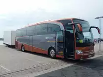Mercedes Travego von Holtkamp-Busreisen aus Deutschland mit Anhänger im Stadthafen Sassnitz am 13.08.2018