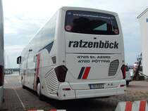 Setra 515 HD von Ratzenböck aus Deutschland im Stadthafen Sassnitz am 13.08.2018