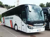 Setra 515 HD von Ratzenböck aus Deutschland im Stadthafen Sassnitz am 13.08.2018