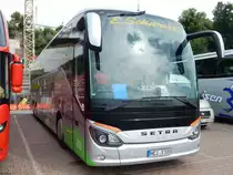 Setra 516 HD von E. Schwarz aus Deutschland im Stadthafen Sassnitz am 13.08.2018