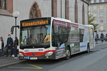 Mercedes Citaro von SWEG, auf einer Einsatzfahrt, wartet an der Haltestelle am Claraplatz. Die Aufnahme stammt vom 31.10.2020.