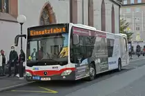 Mercedes Citaro von SWEG, auf einer Einsatzfahrt, wartet an der Haltestelle am Claraplatz. Die Aufnahme stammt vom 31.10.2020.