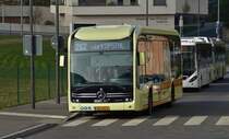 DC 4424, Mercedes Benz eCitaro von Demy Cars an der Bushaltestelle nahe der Stäerplaaz in der Stadt Luxemburg. 18.11.2020
