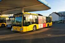 Reisebüro Müller Mercedes Benz Citaro 2 der für die Stadtwerke Bad Vilbel fährt am 21.11.20 beim Tanken in Bad Vilbel