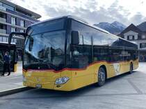 Neuer MB C2 hybrid von PostAutp Regie Interlaken am 23.11.20 beim Bahnhof Interlaken West.