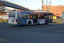 Stadtwerke Aschaffenburg / Wagen 171 (AB-VA 71) / Aschaffenburg, Hauptbahnhof/ROB / Mercedes-Benz O 530 II / Aufnahemdatum: 23.11.2020 / Werbung: Blitz Entrümpelung und Umzüge GmbH (rechts und Heck)/Knöchel Wasserbett-Zentrum (links)