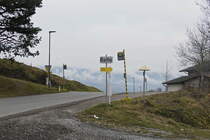 Ersatzhaltestelle Raitis für den Schienenersatzverkehr der Stubaitalbahn. Aufgenommen 5.11.2020.