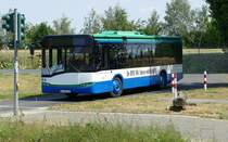 Solaris Urbino 12, 'Schröder-Reisen', (ex München) im SEV. Berlin-Tempelhof im Juni 2020.