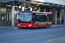 Verkehrsgesellschaft mbH Untermain (VU) / AB-VU 84 / Aschaffenburg, Hauptbahnhof/ROB / Mercedes-Benz O 530 Ü C2 / Aufnahemdatum: 18.11.2020 / Werbung: Bauhaus