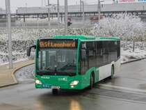 Graz. Am 25.11.2020 grüßte die Frau Holle die Steirische Landeshauptstadt. Mit dem 1. Schnee dieser Saison konnte ich Wagen 106 der Graz Linien als Linie 64 in Puntigam ablichten.