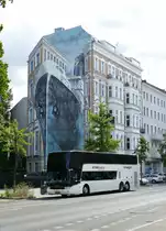 Van Hool TX 27astromega, 'Betuwe Express' BV /NL, Berlin im August 2019.