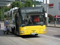 Der MAN NL 263 5133 h�lt am 08.08.08 als Linie 44 am Hauptbahnhof und l�sst sich von seinem Busfahrer genau untersuchen.;-)