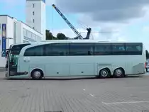 Mercedes Travego von Nictours aus Deutschland im Stadthafen Sassnitz am 01.09.2018