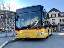 PostAuto MB C2 K hybrid  11217  Depot Interlaken am 8.1.21 beim Bahnhof Interlaken West.