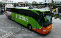 Mercedes-Benz Tourismo 17 RHD ''Na Tropie Polski'' von Biuro Podrozy Interglobus.pl./Flixbus,Berlin ZOB im Oktober 2019.