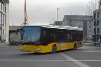 Mercedes Citaro der Post, im Einsatz als Bahnersatz nach Meiringen fährt auf den Platz beim Bahnhof Interlaken Ost. Die Aufnahme stammt vom 25.11.2020.