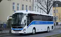 Ein Volvo RH 9700 (Version 2018) der Bundespolizei, interne Bezeichnung = Schwerer Mannschaftskraftwagen (sMkw) Volvo RH9700 (Version 2018), 2. Auslieferungsserie ab 2019/2020. Ausgebaut wurden die Fahrzeuge von der Esser GmbH. Gesichtet am 26.01.21 Berlin Karlshorst.
