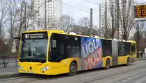 Berliner Verkehrsbetriebe mit einem Gelenkbus, interne Bezeichnung MB GN20 (BVG Nr.5038), Herstellertyp MB Citaro C2 GN aus dem Jahr 2020 als Linie 197 an der Haltestelle Berlin Bahnhof -Hohenschönhausen.
