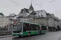 Mercedes Citaro 7041, auf der Linie 34, überquert die Mittlere Rheinbrücke. Die Aufnahme stammt vom 27.01.2021.