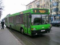 Ein Gelenkbus des wei�russischen Herstellers MAZ, Gomel 30.12.08 um 14:55 Uhr. 