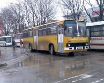 Ein gelber Ikarus 266. Baujahr: 1981, Bus ist noch (Datum des Uploads) im Einsatz!
Diese Farbe ist heutzutage ein Seltenheit.
