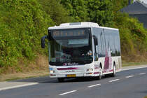 PL 5239, MAN Lion’s City von Autocars Zenners fährt nahe Ahn an der Mosel entlang. 24.08.2018