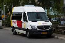 VU 4063, Mercedes Benz Sprinter, von Voyages Unsen, gesehen auf einem Parkplatz in Ettelbrck. 29.08.2015