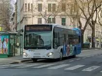 Graz. Wagen 126  S-Bahn Steiermark  der Graz Linien war am Nachmittag des 13.03.2021 auf der Linie 33 unterwegs, hier bei der Haltestelle Wielandgasse.