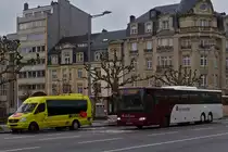 EW 1058, Mercedes Benz Integro von Emile Weber auf dem Weg zum Bahnhof der Stadt Luxemburg.  
EW 1545, Mercedes Benz Sprinter steht am Straßenrand. 19.12.2017.