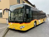 MB C2 hybrid '11324' von PostAuto am 16.2.21 auf dem Bahnhofplatz Delemont.