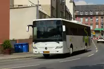 SL 4014, Mercedes Benz Integro von Sales Lentz, nahe dem Bahnhof von Ettelbrück. 21.07.2018