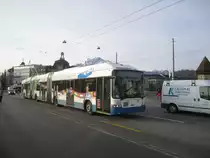 vbl Nr. 233 ''vbl verbindet uns'' (Hess Lightram 3 BGGT-N2C) am 5.2.2021 auf der Seebrücke zwischen den Haltestellen Bhf. Luzern und Schwanenplatz