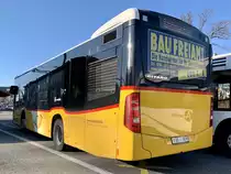 Heckansicht des MB C2 K '10693'   Chly Paris  vom PU Geissmann Bus, Hägglingen der am 24.3.21 hinter dem Bahnhof Wohlen steht.