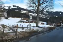 Haltestelle Kitzbühel Tirolerhof. Aufgenommen 4.2.2021.