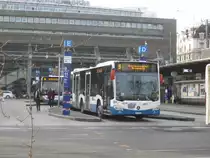 vbl Nr. 624 (Mercedes Citaro C2 O530K) am 5.2.2021 beim Bhf. Luzern. Corona-bedingt fällt die Fasnacht in Luzern im Jahre 2021 aus. Das Herz der lUzerner Fasnächtler blutet, doch nicht nur das, diverse Fasnachtsgesellschaften kämpfen nun mit finanziellen Problemen. So erhielt die Luzerner Busse dennoch eine Fasnachtsplakette mit einem Spendeaufruf für die Fasnachtsgesellschaften.