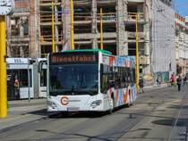 Graz. Wagen 101 mit Vollwerbung für das Diagnostikum der Graz Linien fuhr am 29.03.2021 als Dienstfahrt über den Jakominiplatz.