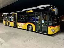 MB C2 hybrid '11426'  BE 827 645  PostAuto Regie Interlaken am 31.3.21 beim Bahnhof Spiez.