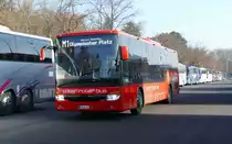 Setra S 415 LE business, KM-B 43, von ''unser roter bus- urb''. Unterwegs als Messeshuttle (Grüne Woche) hier auf dem Olympischen Platz in Berlin im Januar 2020.