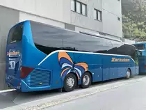 Heckansicht der Setra 516 HD 1 von Zerzuben am 5.4.21 bei der Garage in Eyholz abgestellt.