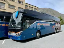 Die Setra 516 HD 9 von Zerzuben am 5.4.21 bei der Garage in Eyholz.