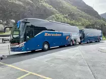 Setra 516 HD Nr. 5 und 10 von Zerzuben am 5.4.21 bei der Garage in Eyholz abgestellt.