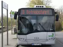 19.04.2013. BIT-ET 14 - ein SOLARIS URBINO 12 des Busunternehmens Tücks aus Prüm in der Eifel - macht Pause am Bahnhof Erftstadt. Der Bus ist damals häufig auf der Linie 920 zwischen Erftstadt und Horrem im VRS unterwegs gewesen. 