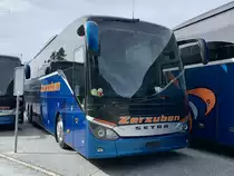 Setra 516 HD 16 von Zerzuben am 5.4.21 vor der Garage in Eyholz abgestellt.