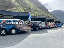 Die Hecks der Setra 516 HD 2, 12, 11, 16 und 17 am 5.4.21 bei der Garage in Eyholz.