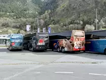 Heckansicht der Setra 516 HD 2, 12 und 11 von Zerzuben am 5.4.21 bei der Garage in Eyholz.