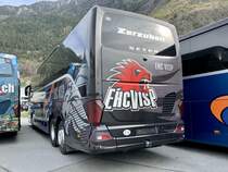 Heckansicht der Setra 516 HD 12 EHC Visp Teamcar von Zerzuben am 5.4.21 bei der Garage in Eyholz.