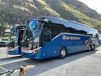 Setra 516 HD 5 und 6 von Zerzuben am 6.4.21 bei der Garage in Eyholz abgestellt.