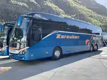 Die Setra 516 HD 6 von Zerzuben die am 6.4.21 vor der Garage in Eyholz abgestellt ist.