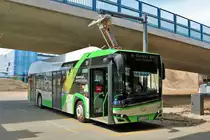Stadtwerke Offenbach Solaris Urbino Electric am 09.04.21 am Kaiserlei Kreisel