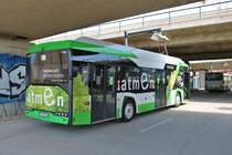 Stadtwerke Offenbach Solaris Urbino Electric am 09.04.21 am Kaiserlei Kreisel